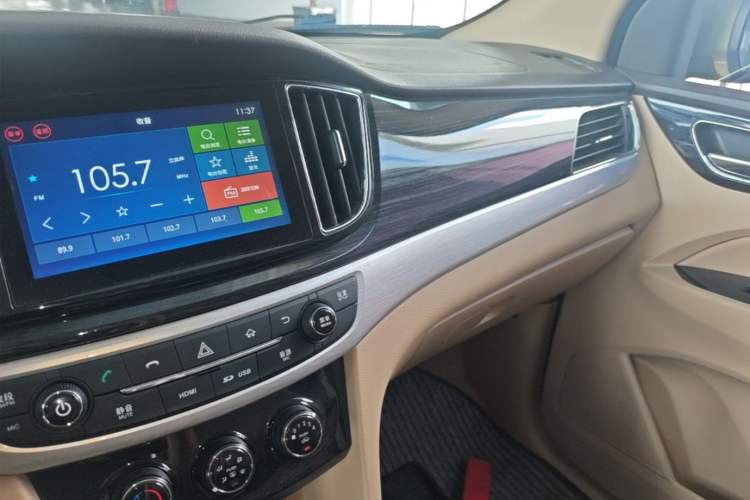 Used Baojun 730 2016 1.8L Manual Comfort Version 7 Seats Audio And AC Panel