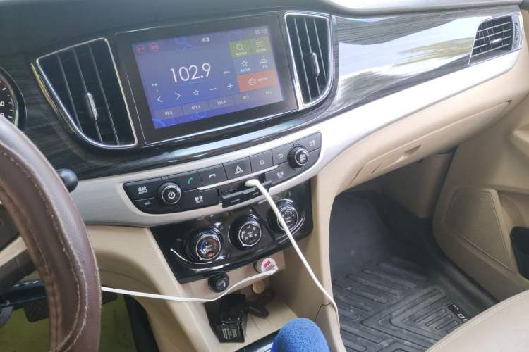 Used Baojun 730 2016 1.5L Manual Comfort Version 7 Seats China V Emission Standard Audio And AC Panel