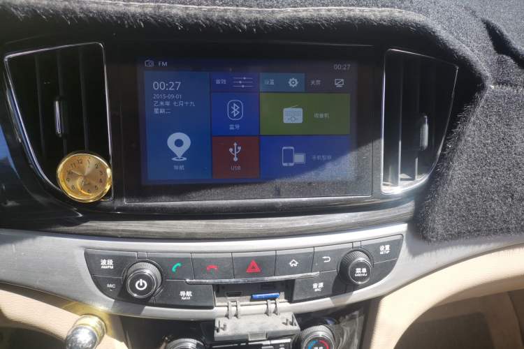 Used Baojun 730 2016 1.5T Manual Standard Version 7 Seats Audio And AC Panel