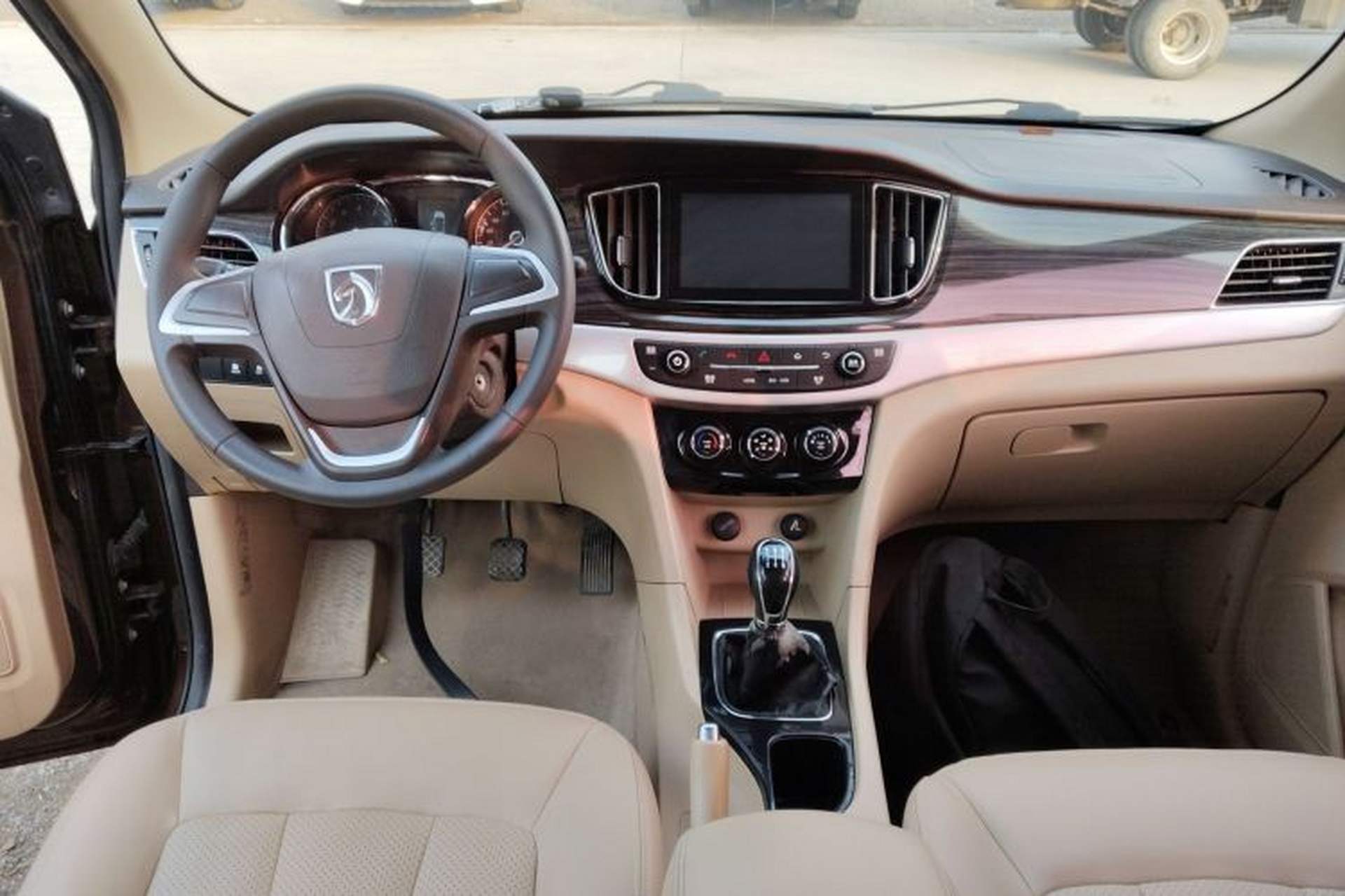 Used Baojun 730 2016 1.5L Manual Comfort Version 7 Seats China V Emission Standard Audio And AC Panel