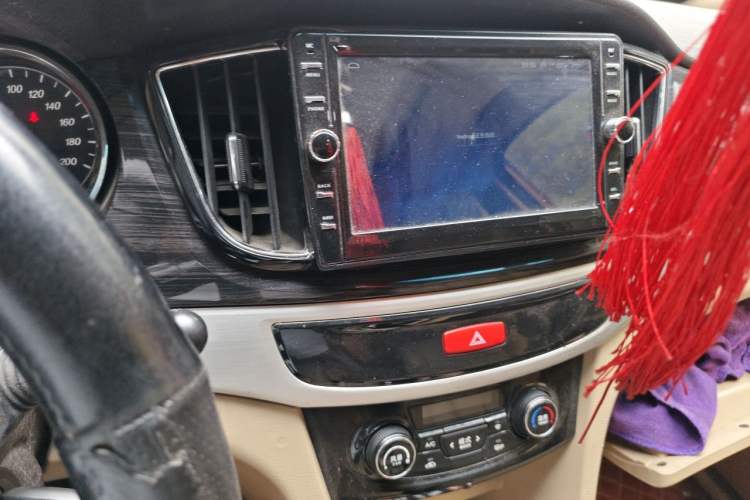 Used Baojun 730 2016 1.5T Manual Luxury Edition 7 Seats Audio And AC Panel