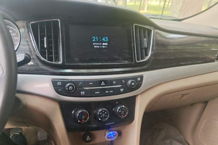 Used Baojun 730 2016 1.5T Manual Comfort Version 7 Seats Audio And AC Panel