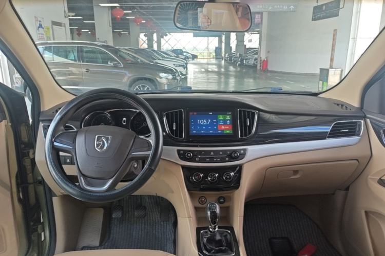 Used Baojun 730 2016 1.8L Manual Comfort Version 7 Seats Center Console