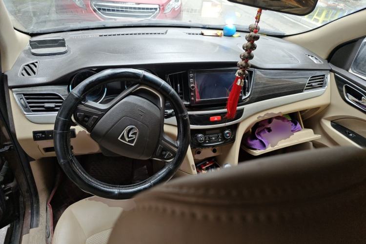Used Baojun 730 2016 1.5T Manual Luxury Edition 7 Seats Center Console