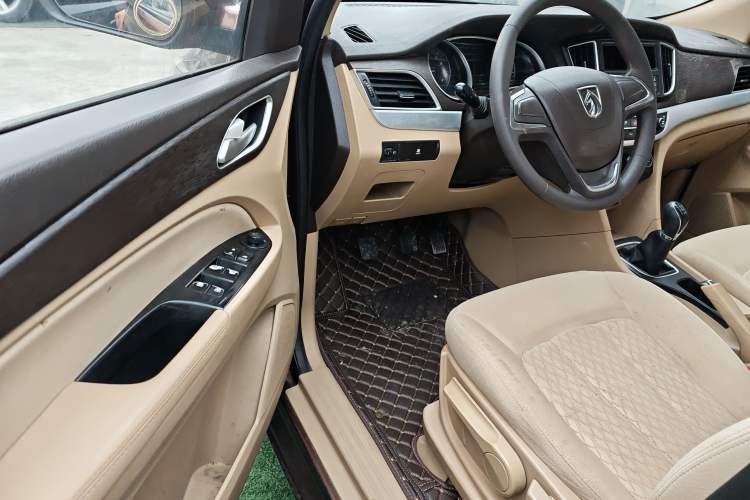 Used Baojun 730 2016 Revised 1.5L Manual Standard Version 7 Seats China V Emission Standard Driver Seat