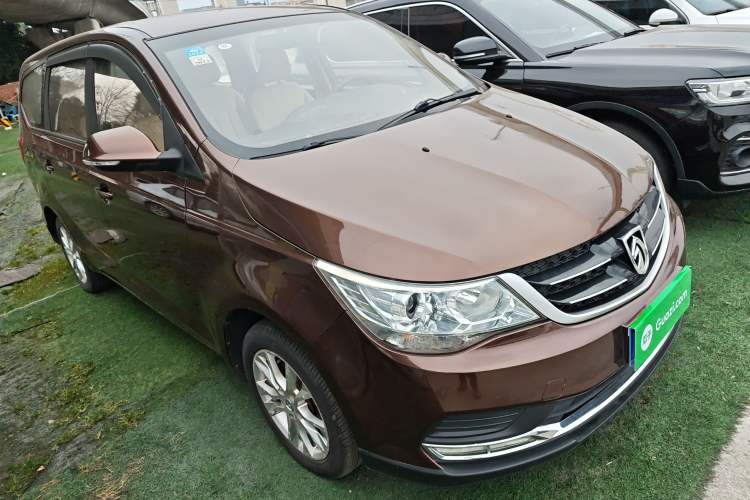 Used Baojun 730 2016 Revised 1.5L Manual Standard Version 7 Seats China V Emission Standard Front Right 45 Deg