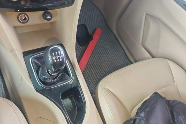 Used Baojun 730 2016 1.8L Manual Comfort Version 7 Seats Gear Lever