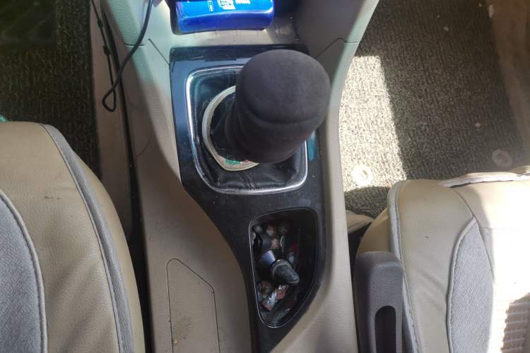 Used Baojun 730 2016 1.5T Manual Standard Version 7 Seats Gear Lever
