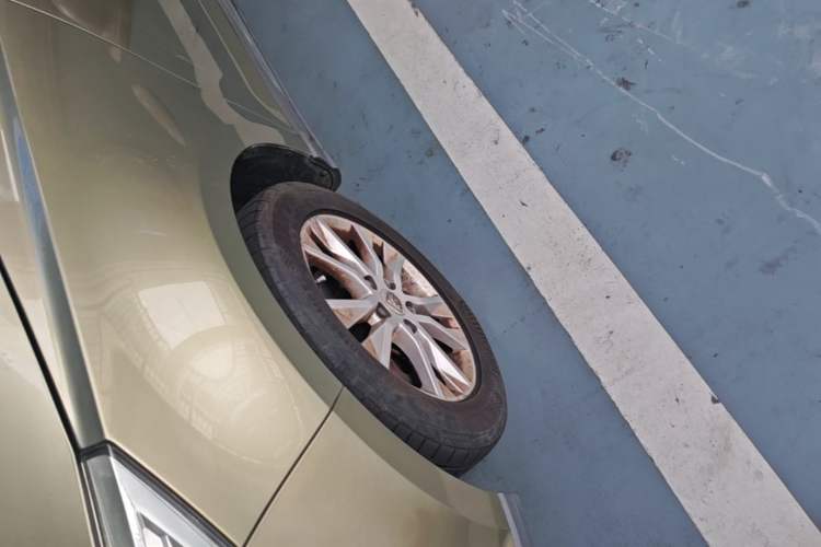 Used Baojun 730 2016 1.8L Manual Comfort Version 7 Seats Left Front Wheel Hub