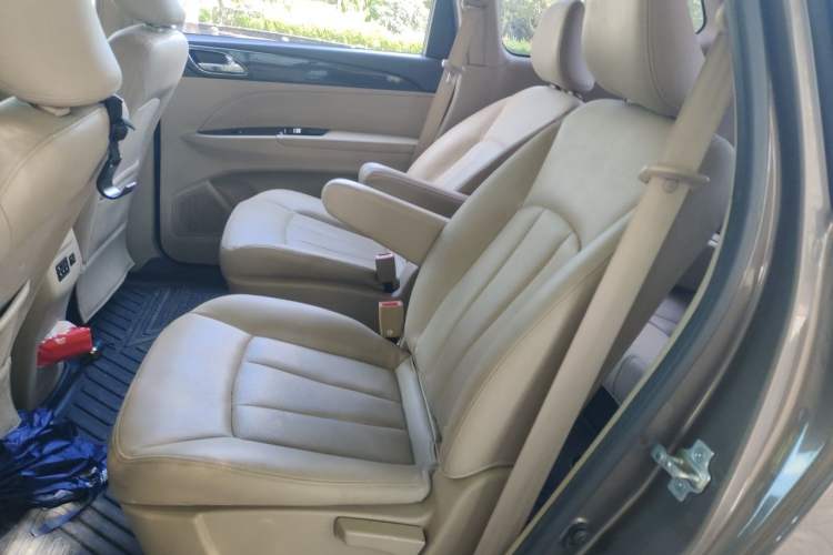 Used Baojun 730 2016 1.5L Manual Comfort Version 7 Seats China V Emission Standard Left Rear Seat