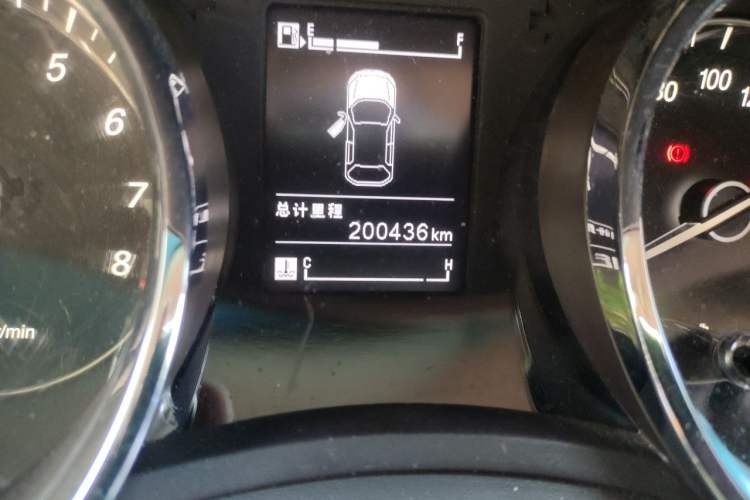 Used Baojun 730 2016 1.5L Manual Comfort Version 7 Seats China V Emission Standard Odometer Close Up