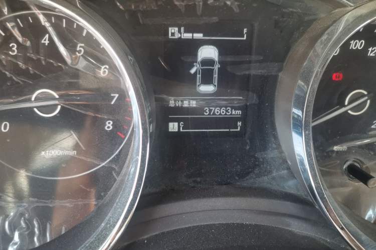 Used Baojun 730 2016 1.5T Manual Standard Version 7 Seats Odometer Close Up