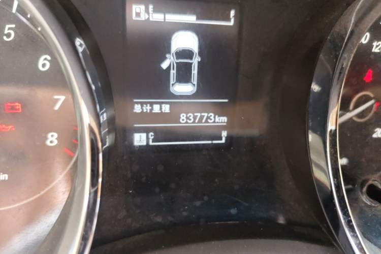 Used Baojun 730 2016 1.5T Manual Luxury Edition 7 Seats Odometer Close Up