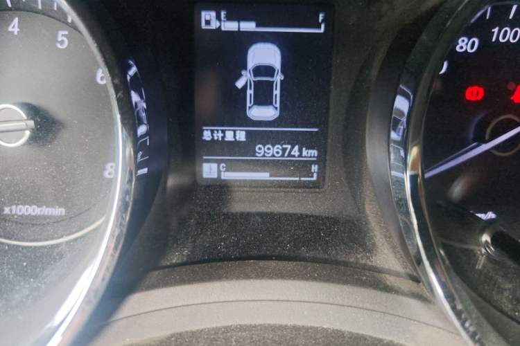 Used Baojun 730 2016 1.5T Manual Comfort Version 7 Seats Odometer Close Up