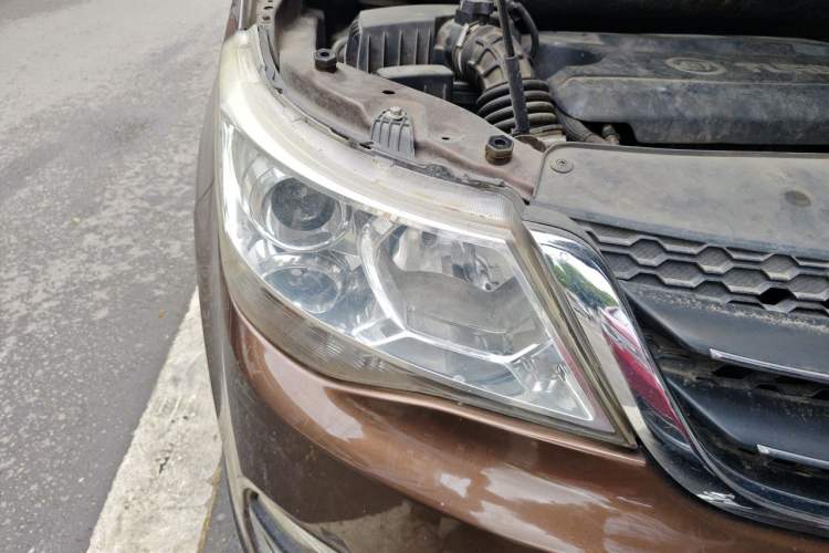 Used Baojun 730 2016 1.5T Manual Luxury Edition 7 Seats Right Front Headlight