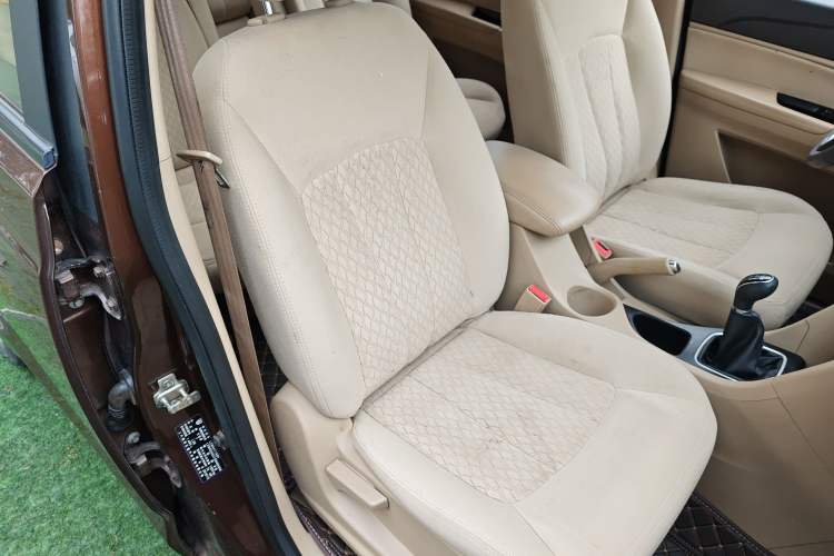 Used Baojun 730 2016 Revised 1.5L Manual Standard Version 7 Seats China V Emission Standard Right Front Seat