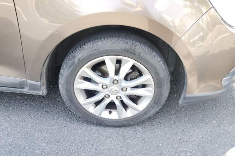 Used Baojun 730 2016 1.5L Manual Comfort Version 7 Seats China V Emission Standard Right Front Wheel Hub