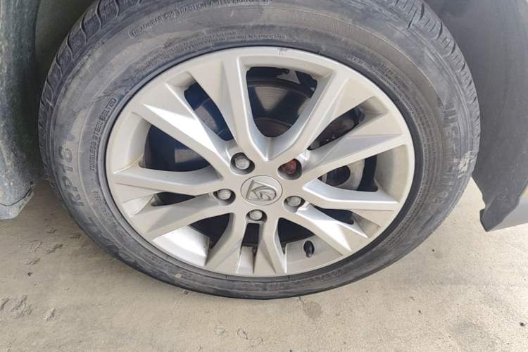 Used Baojun 730 2016 1.5T Manual Luxury Edition 7 Seats Right Front Wheel Hub