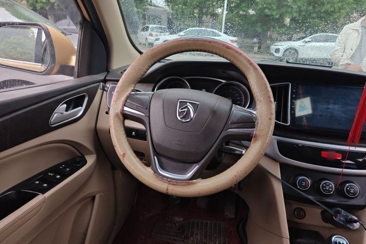 Used Baojun 730 2016 1.5L Manual Standard Version 7 Seats Steering Wheel