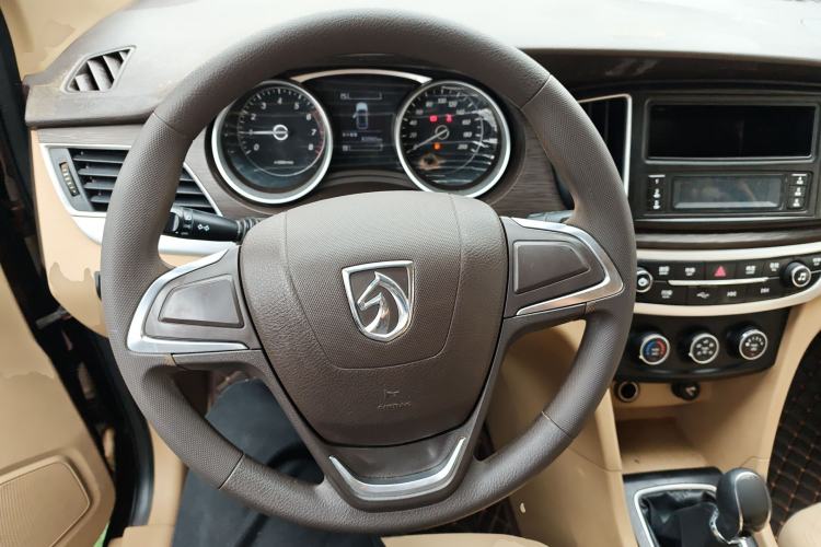 Used Baojun 730 2016 Revised 1.5L Manual Standard Version 7 Seats China V Emission Standard Steering Wheel