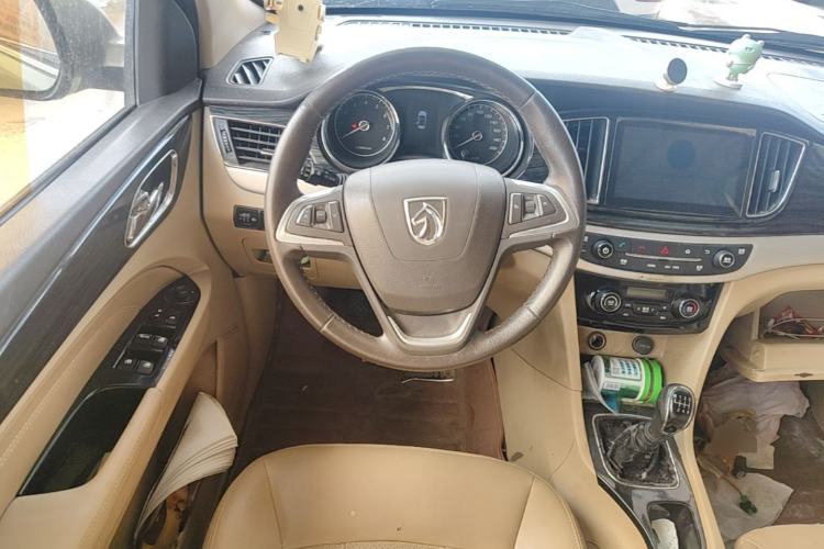 Used Baojun 730 2016 1.5T Manual Luxury Edition 7 Seats Steering Wheel