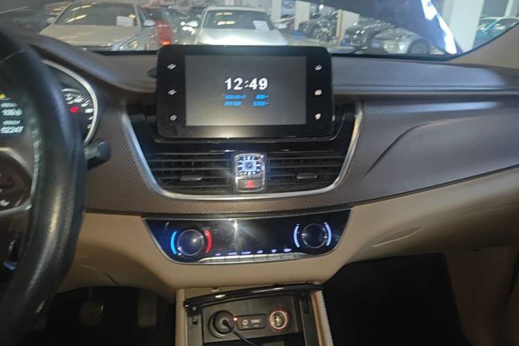 Used Baojun 730 2017 1.5T Manual Luxury Version 7 Seats Audio And AC Panel