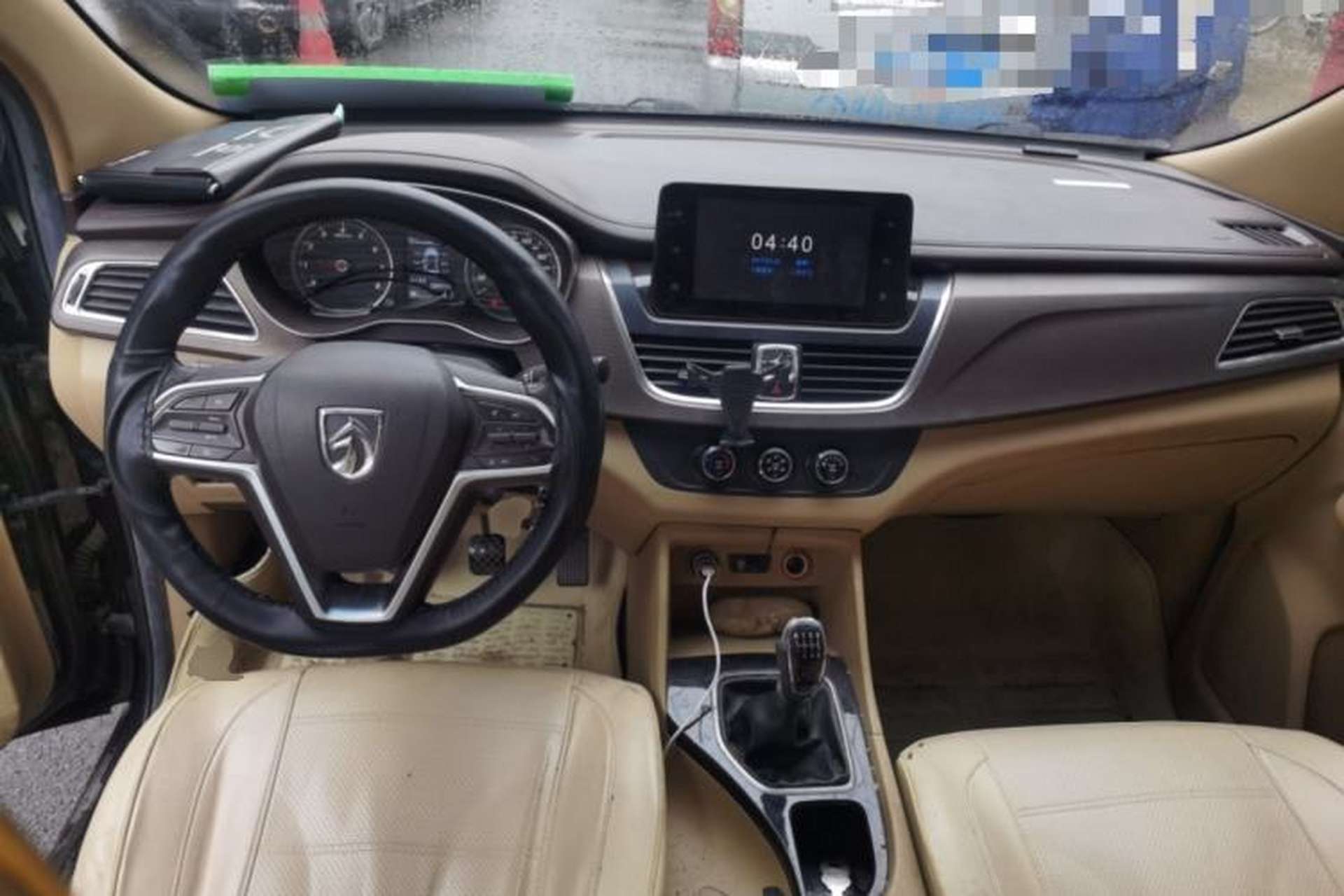 Used Baojun 730 2017 1.5T Manual Fashion Version 7 Seats China V Emission Standard Center Console