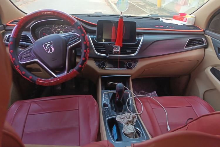 Used Baojun 730 2017 1.5T Manual Prestige Version 7 Seats Center Console