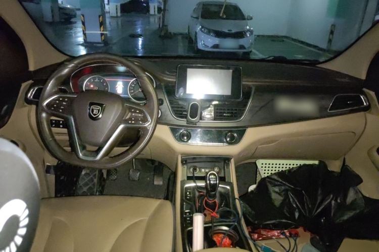 Used Baojun 730 2017 1.5T Manual Prestige Version 7 Seats Center Console