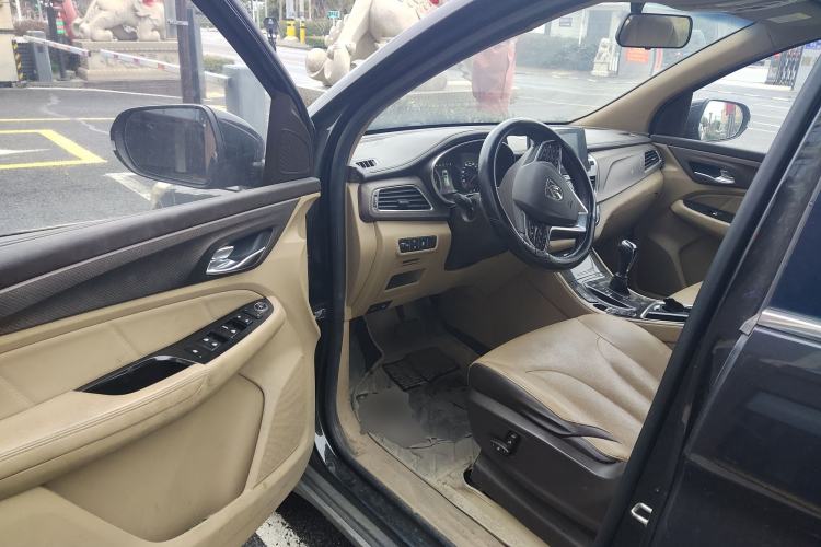 Used Baojun 730 2017 1.8L iAMT Luxury Version 7-Seater Driver Seat
