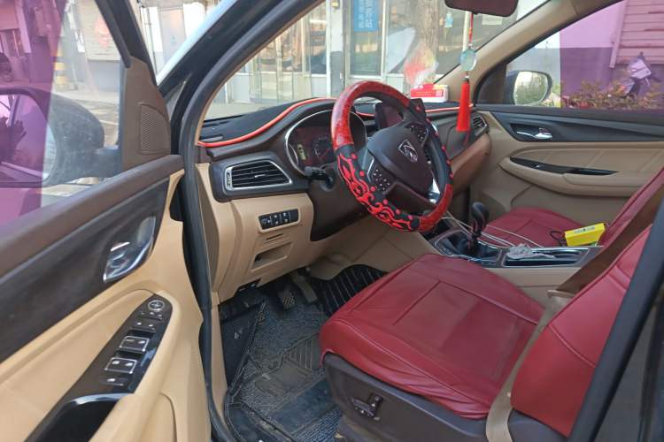 Used Baojun 730 2017 1.5T Manual Prestige Version 7 Seats Driver Seat