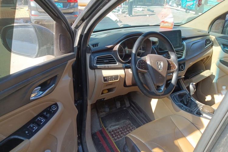 Used Baojun 730 2017 1.5T Manual Prestige Version 7 Seats Driver Seat