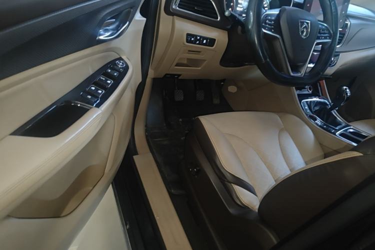 Used Baojun 730 2017 1.5T Manual Luxury Version 7 Seats Driver Seat
