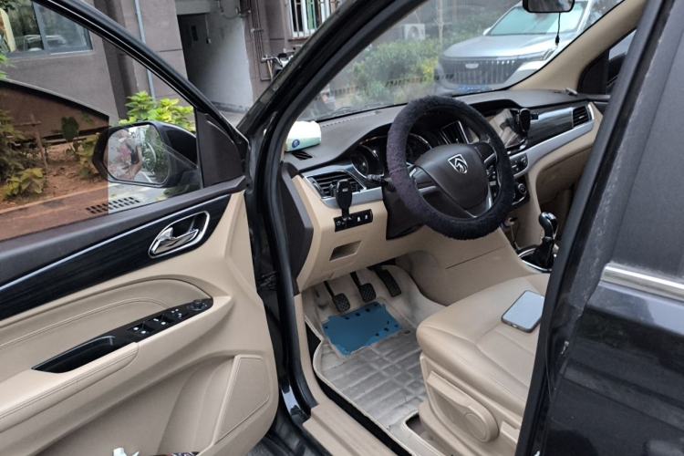 Used Baojun 730 2017 1.5T Manual Fashion Version 7 Seats China V Emission Standard Driver Seat