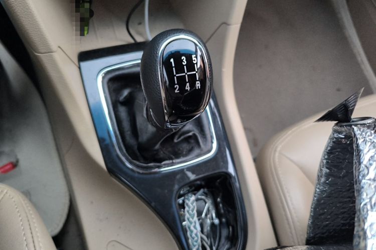 Used Baojun 730 2017 1.5T Manual Fashion Version 7 Seats China V Emission Standard Gear Lever