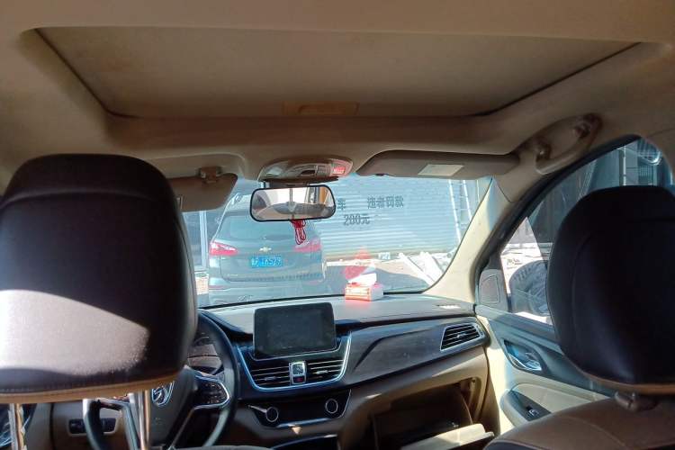 Used Baojun 730 2017 1.5T Manual Prestige Version 7 Seats Headliner