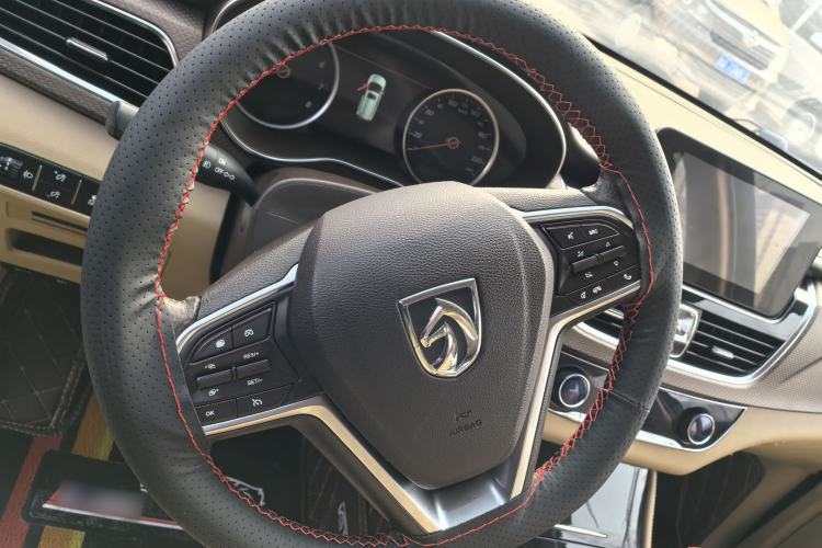 Used Baojun 730 2017 1.8L iAMT Luxury Version 7-Seater Interior 3