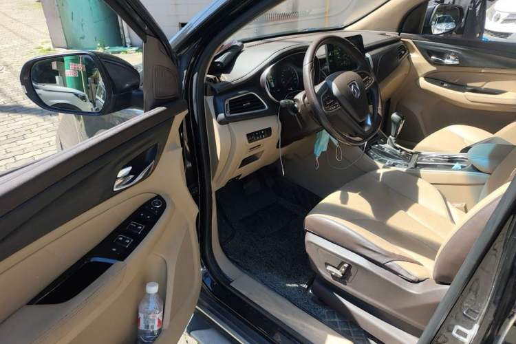 Used Baojun 730 2017 1.8L iAMT Prestige Version 7 Seats Interior 3