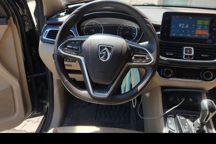 Used Baojun 730 2017 1.8L iAMT Prestige Version 7 Seats Interior 4