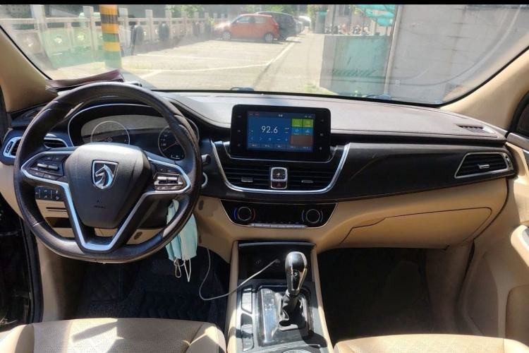 Used Baojun 730 2017 1.8L iAMT Prestige Version 7 Seats Interior 5