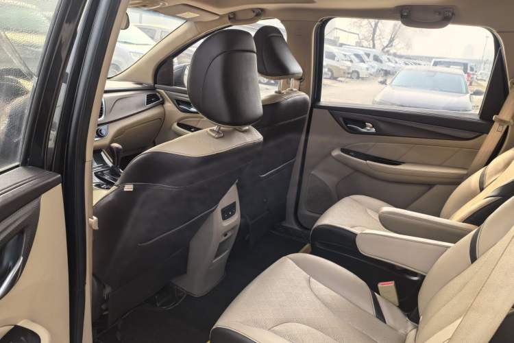 Used Baojun 730 2017 1.8L iAMT Luxury Version 7-Seater Interior 7