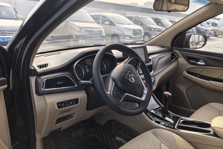 Used Baojun 730 2017 1.8L iAMT Luxury Version 7-Seater Interior 9