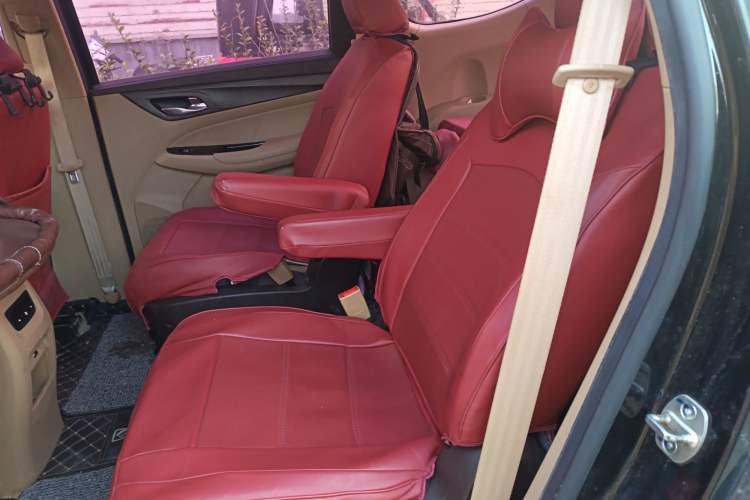 Used Baojun 730 2017 1.5T Manual Prestige Version 7 Seats Left Rear Seat