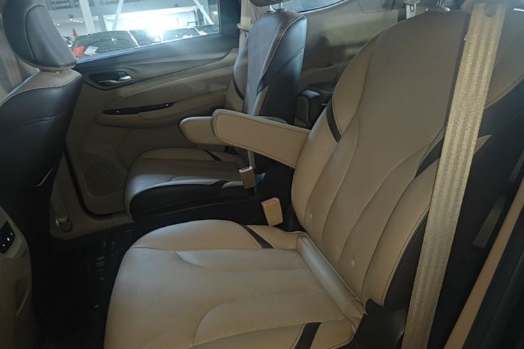 Used Baojun 730 2017 1.5T Manual Luxury Version 7 Seats Left Rear Seat