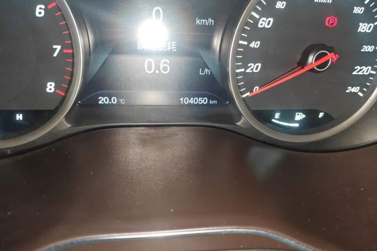 Used Baojun 730 2017 1.5T Manual Prestige Version 7 Seats Odometer Close Up