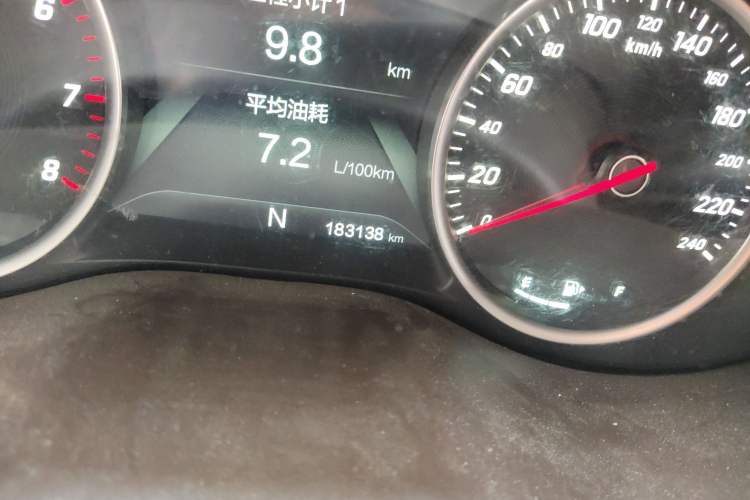Used Baojun 730 2017 1.8L iAMT Luxury Version 7-Seater Odometer Close Up