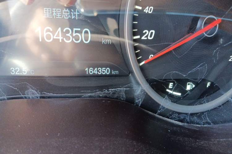Used Baojun 730 2017 1.5T Manual Prestige Version 7 Seats Odometer Close Up