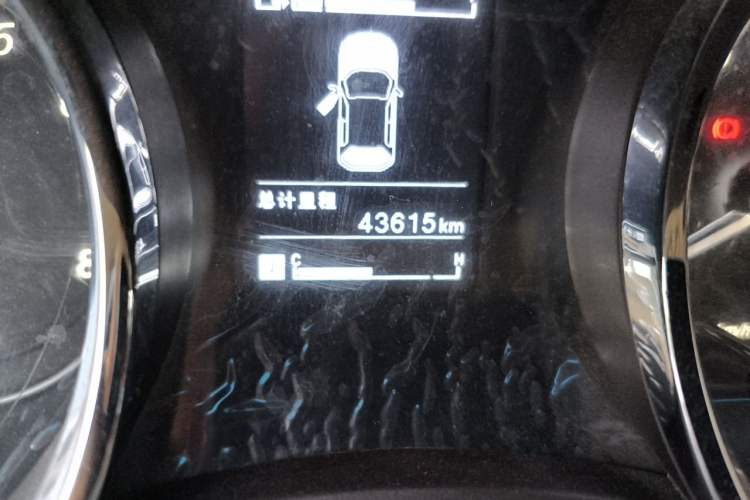 Used Baojun 730 2017 1.5T Manual Fashion Version 7 Seats China V Emission Standard Odometer Close Up