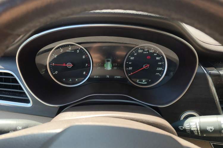 Used Baojun 730 2017 1.8L iAMT Prestige Version 7 Seats Odometer Close Up