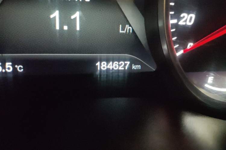 Used Baojun 730 2017 1.5T Manual Prestige Version 7 Seats Odometer Close Up